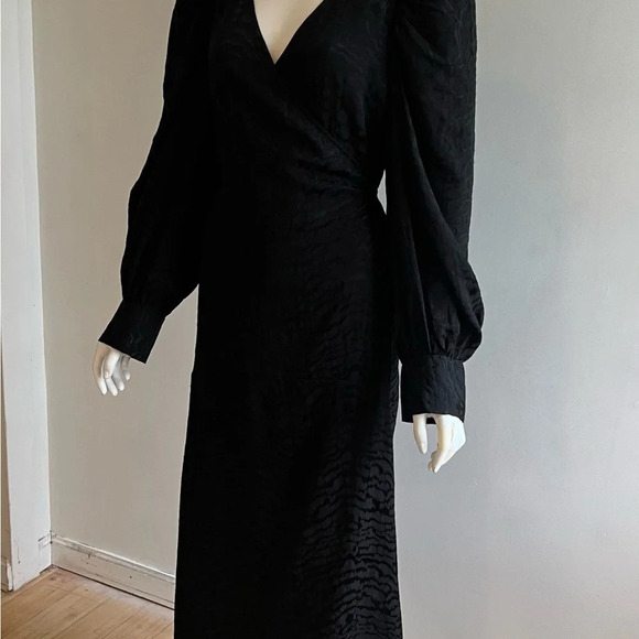 H&M Wrap Sateen Long Sleeve Dress Small NWT 100% Viscose - Picture 3 of 15